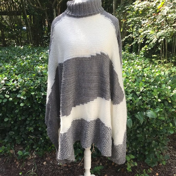 BEBE gray stripe abstract pullover poncho - Picture 1 of 5